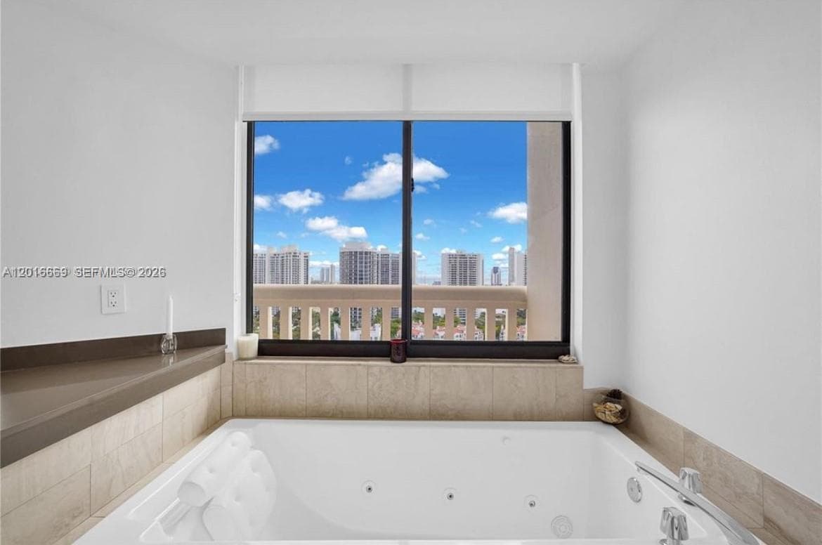 1000 Island Blvd 2508 photo 22