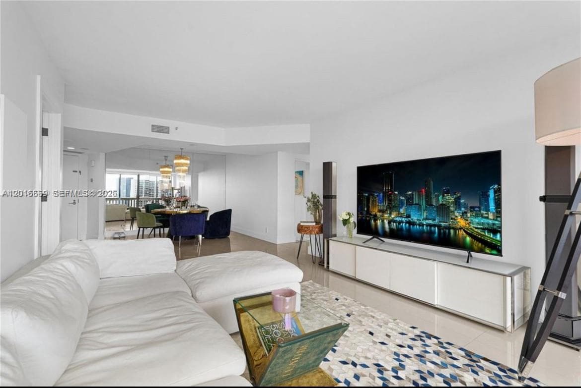 1000 Island Blvd 2508 photo 1