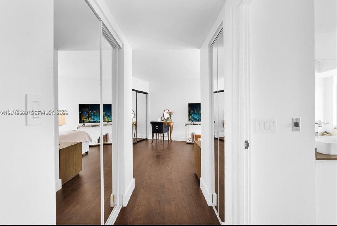 1000 Island Blvd 2508 photo 20