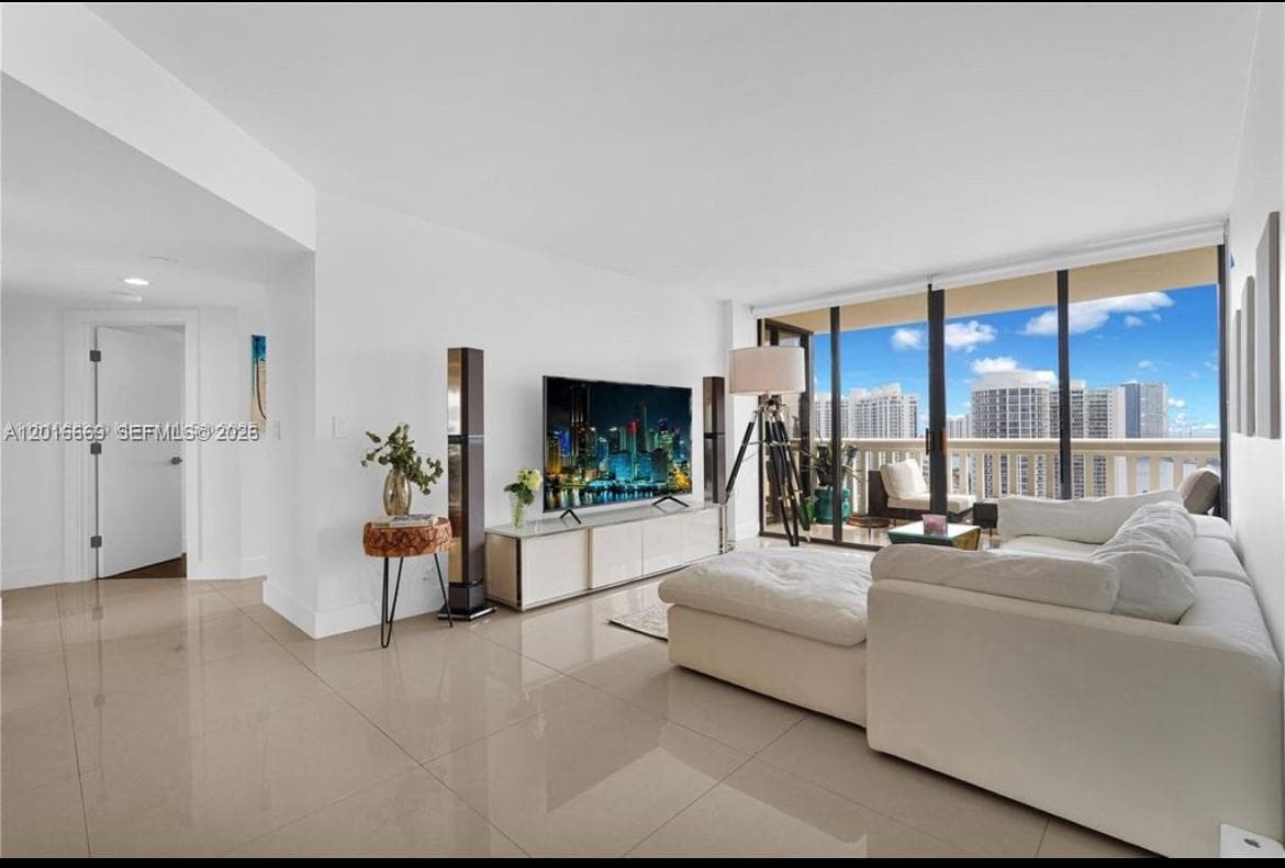1000 Island Blvd 2508 photo 10