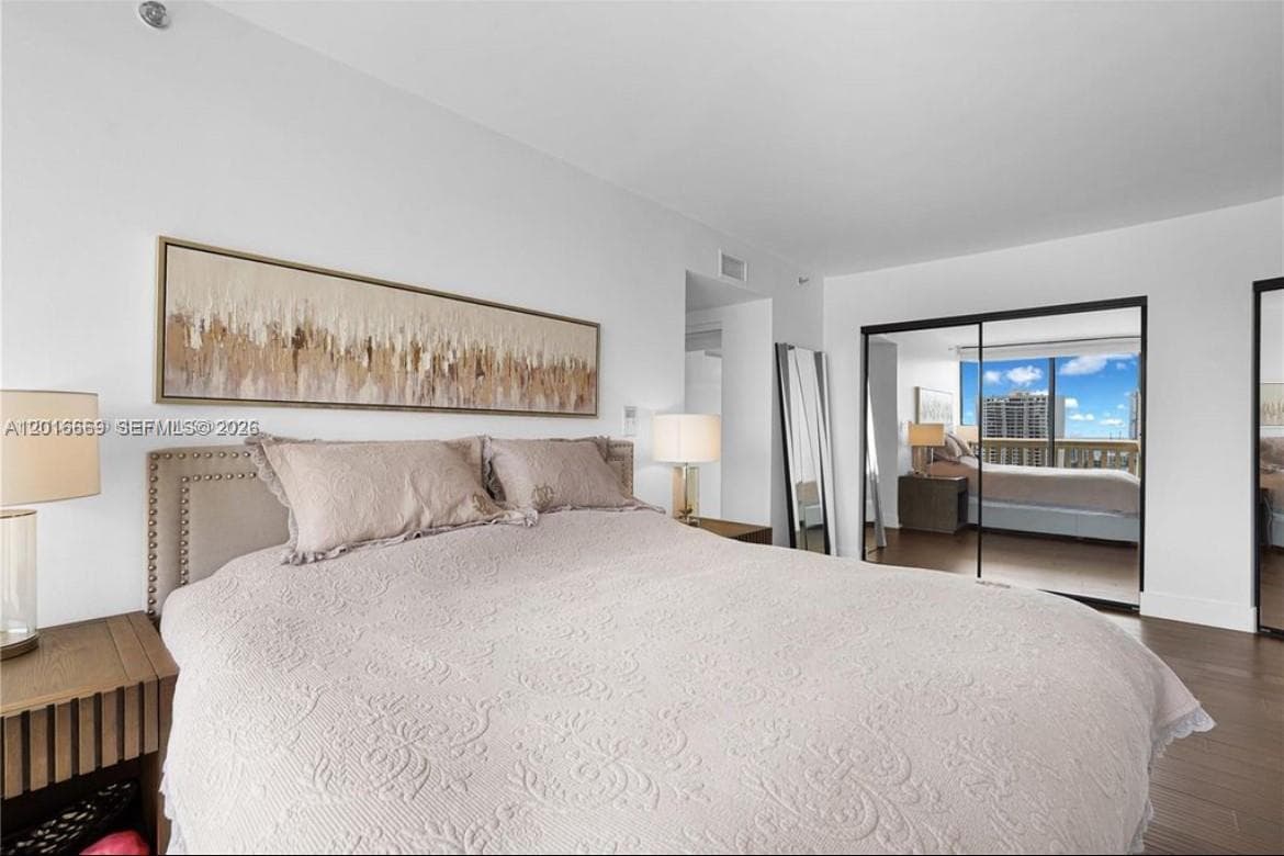 1000 Island Blvd 2508 photo 18