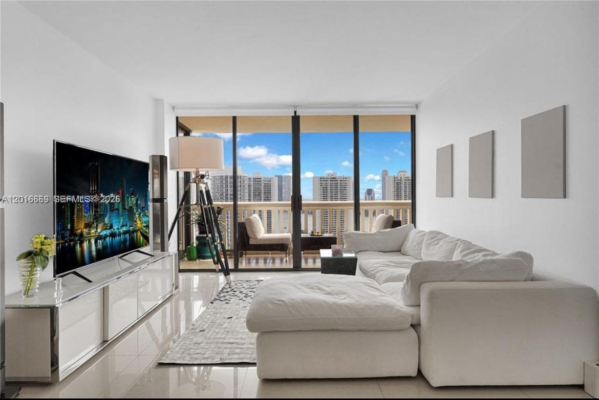 1000 Island Blvd 2508 photo 11