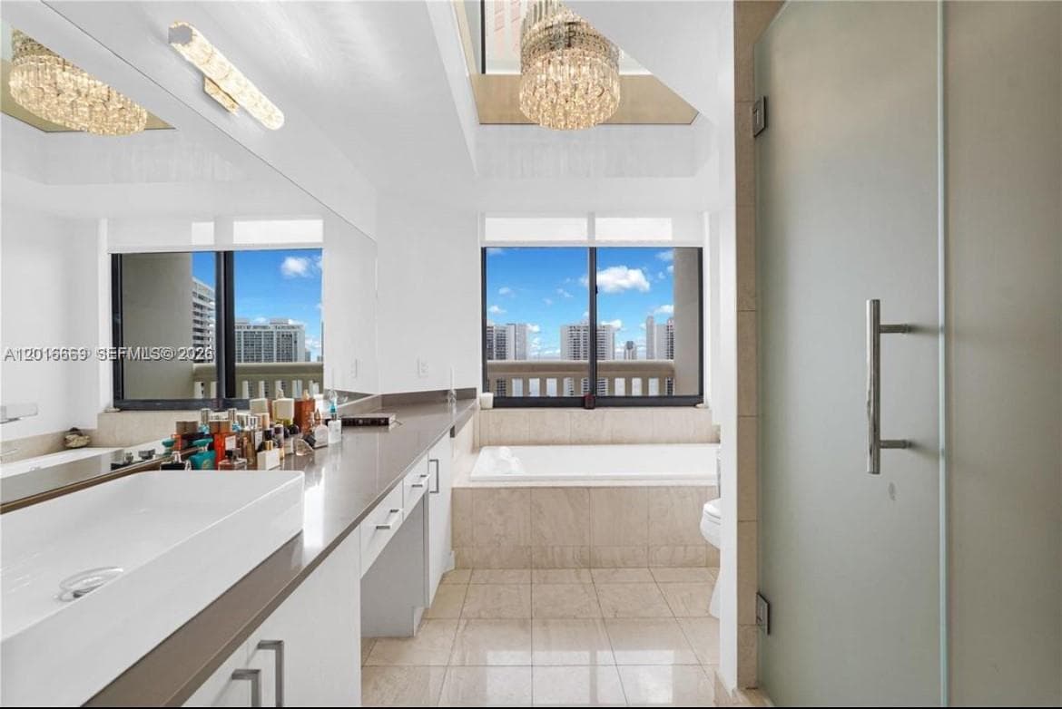 1000 Island Blvd 2508 photo 19