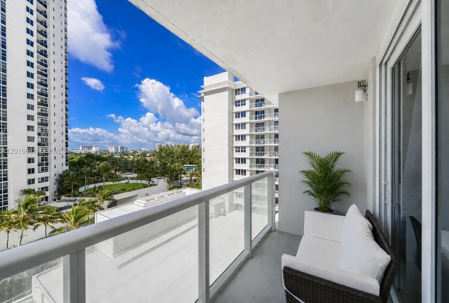 19201 Collins Ave 609 photo 13