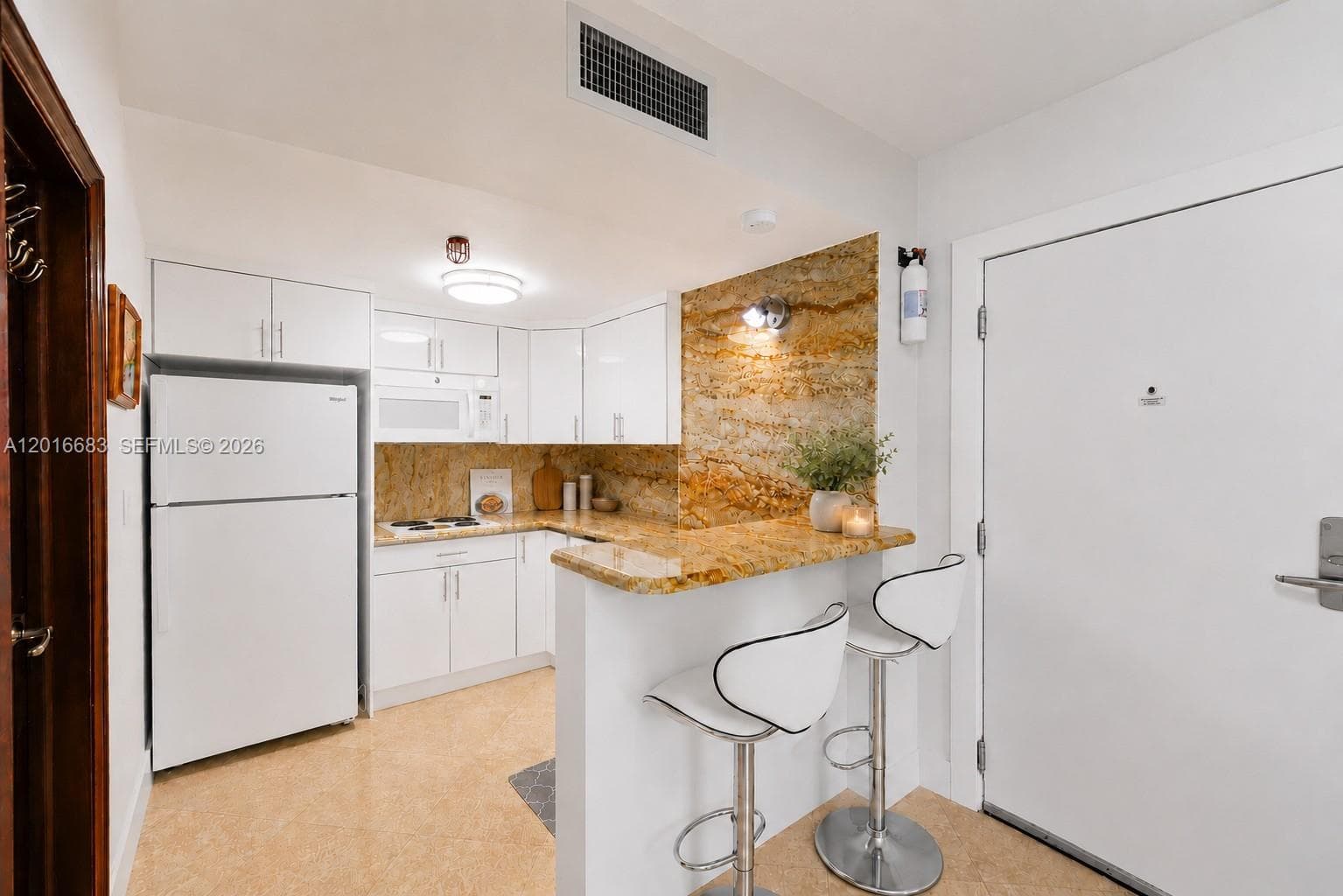 19201 Collins Ave 609 photo 5