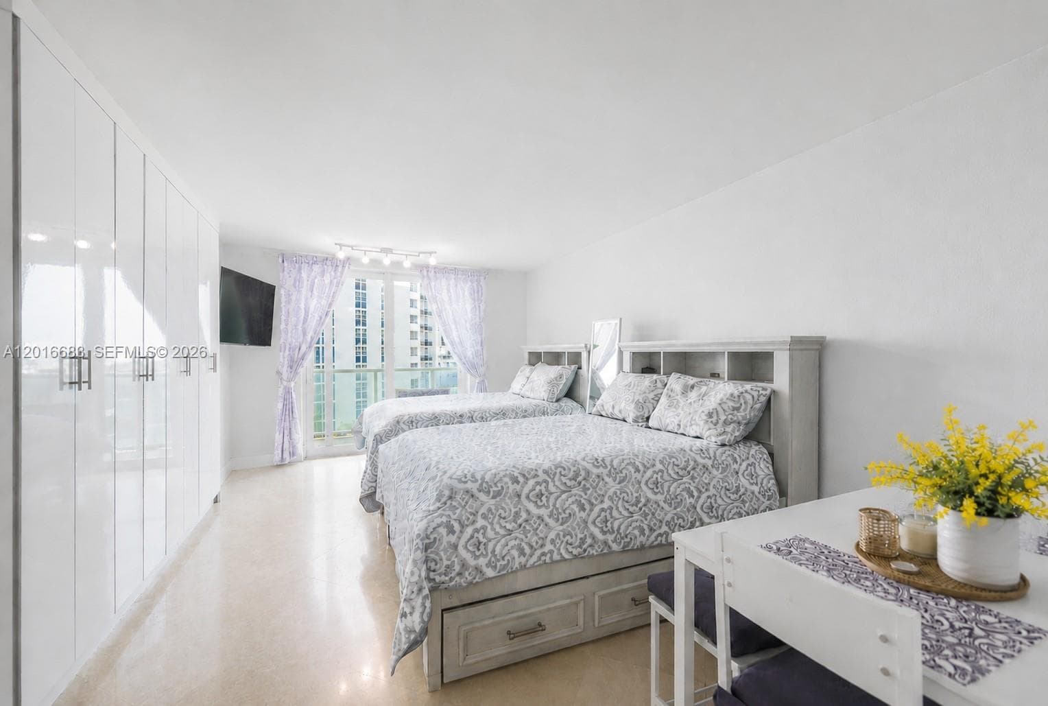 19201 Collins Ave 609 photo 9