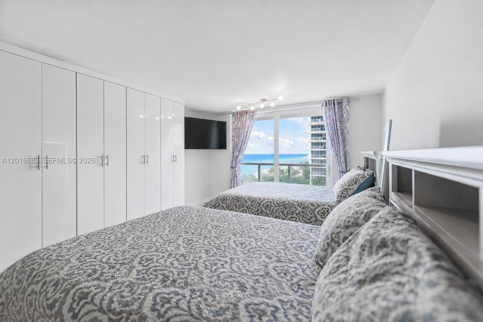 19201 Collins Ave 609 photo 10
