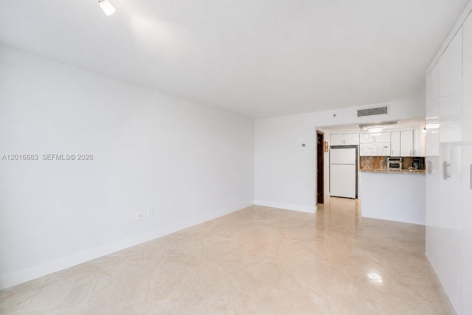 19201 Collins Ave 609 photo 15