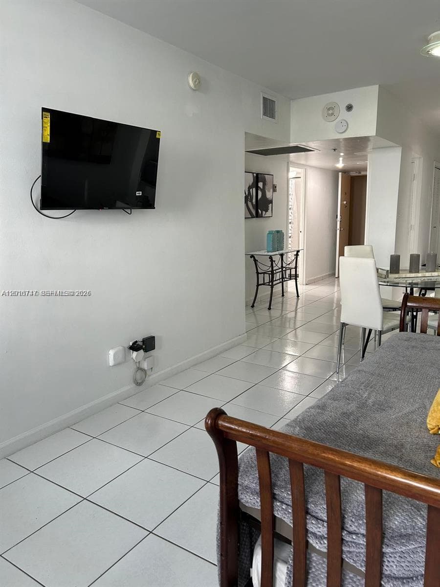 100 Lincoln Rd 437 photo 3