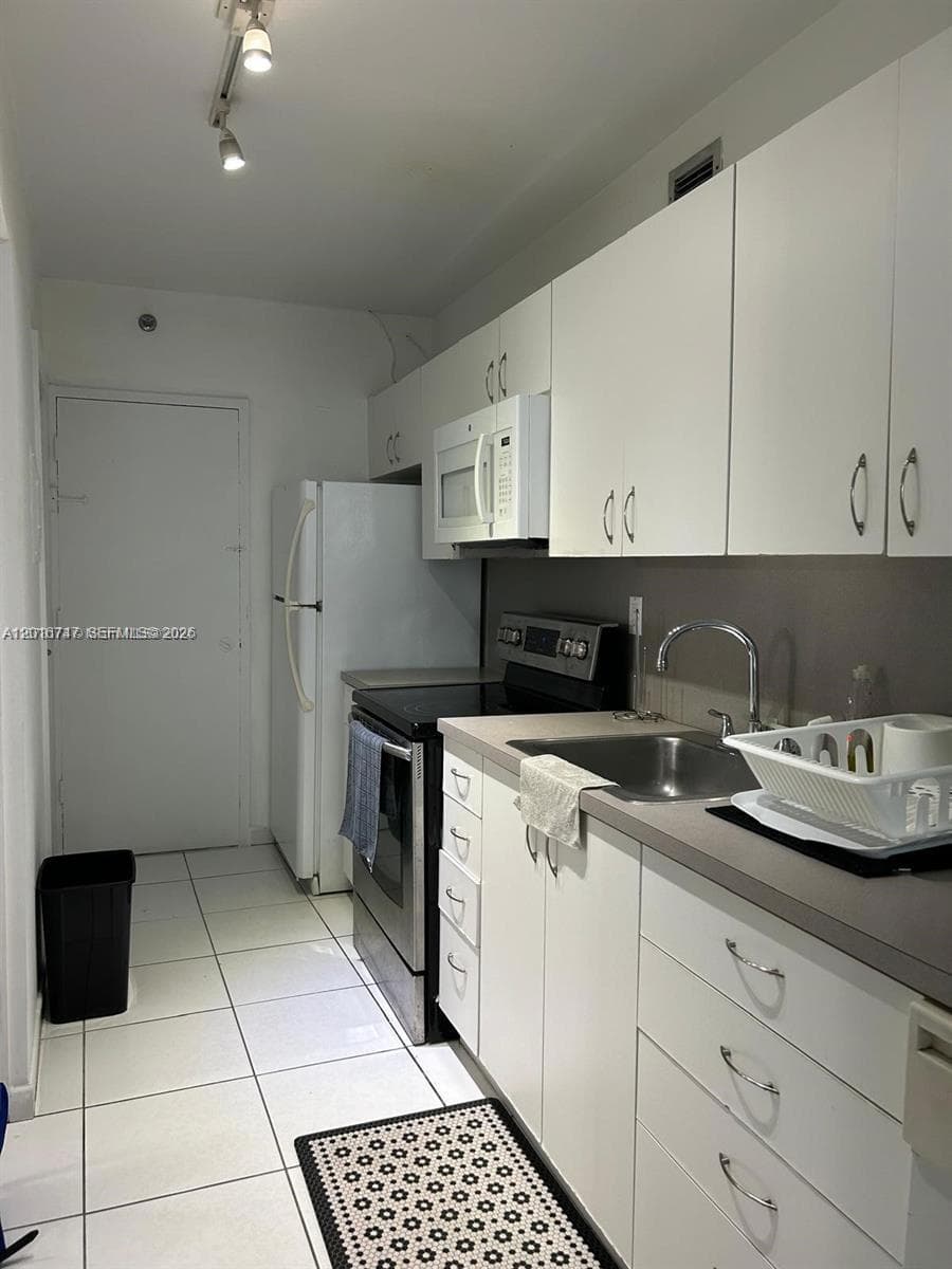 100 Lincoln Rd 437 photo 9
