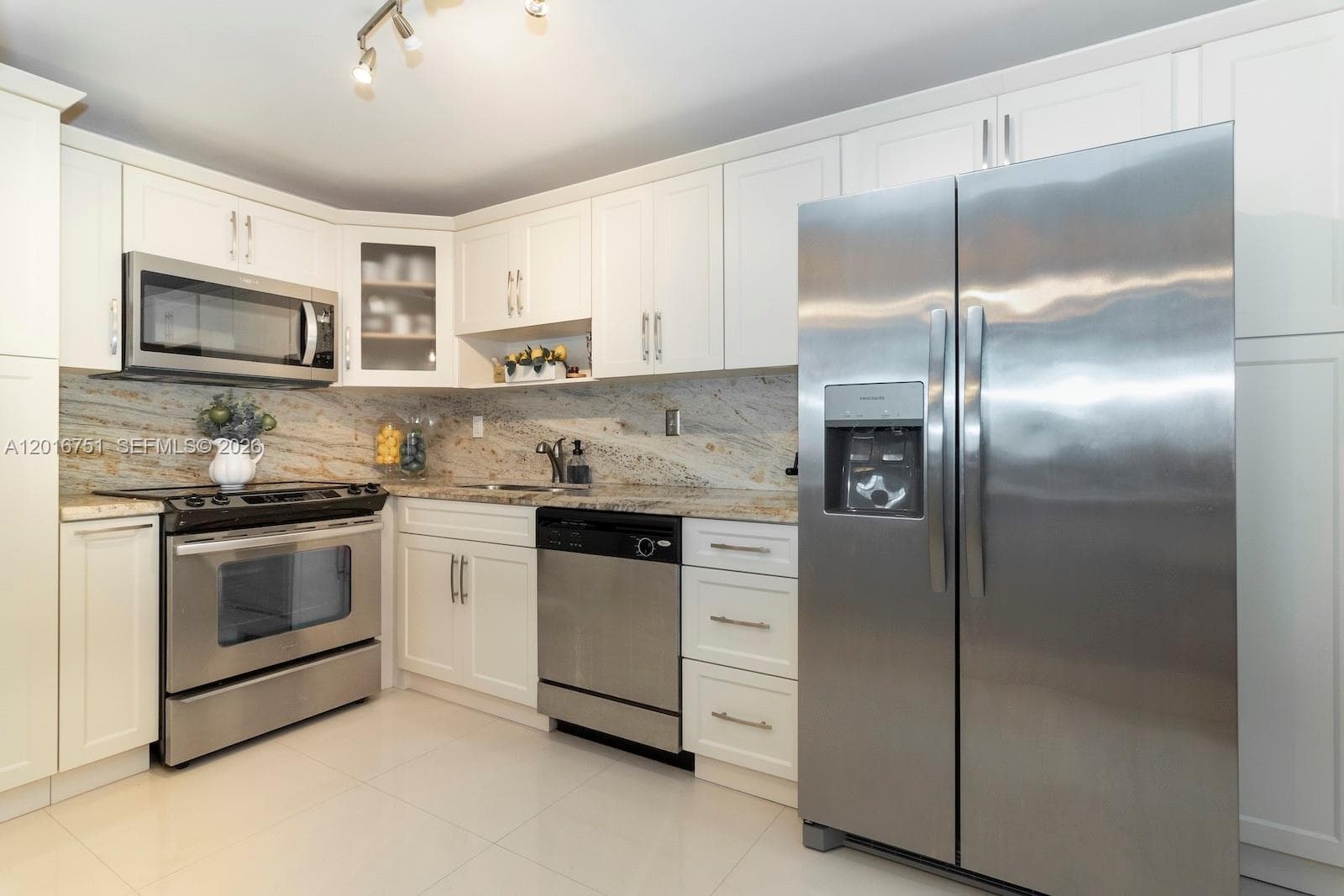 19370 Collins Ave 626 photo 7
