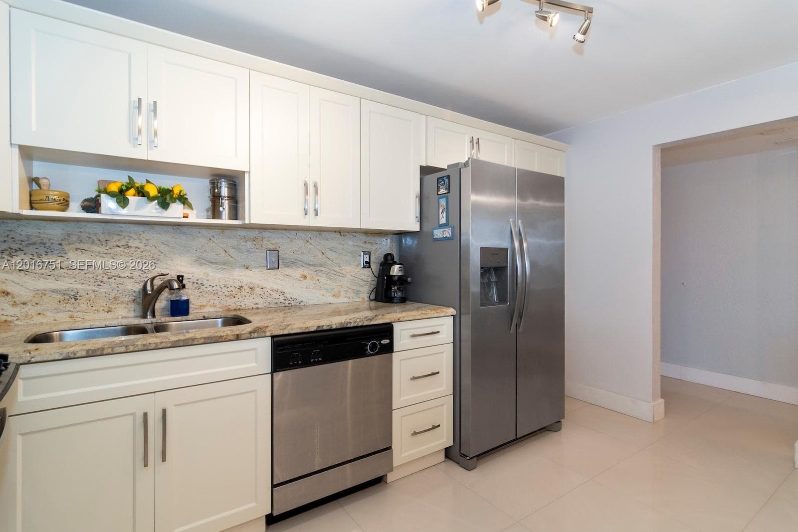 19370 Collins Ave 626 photo 9