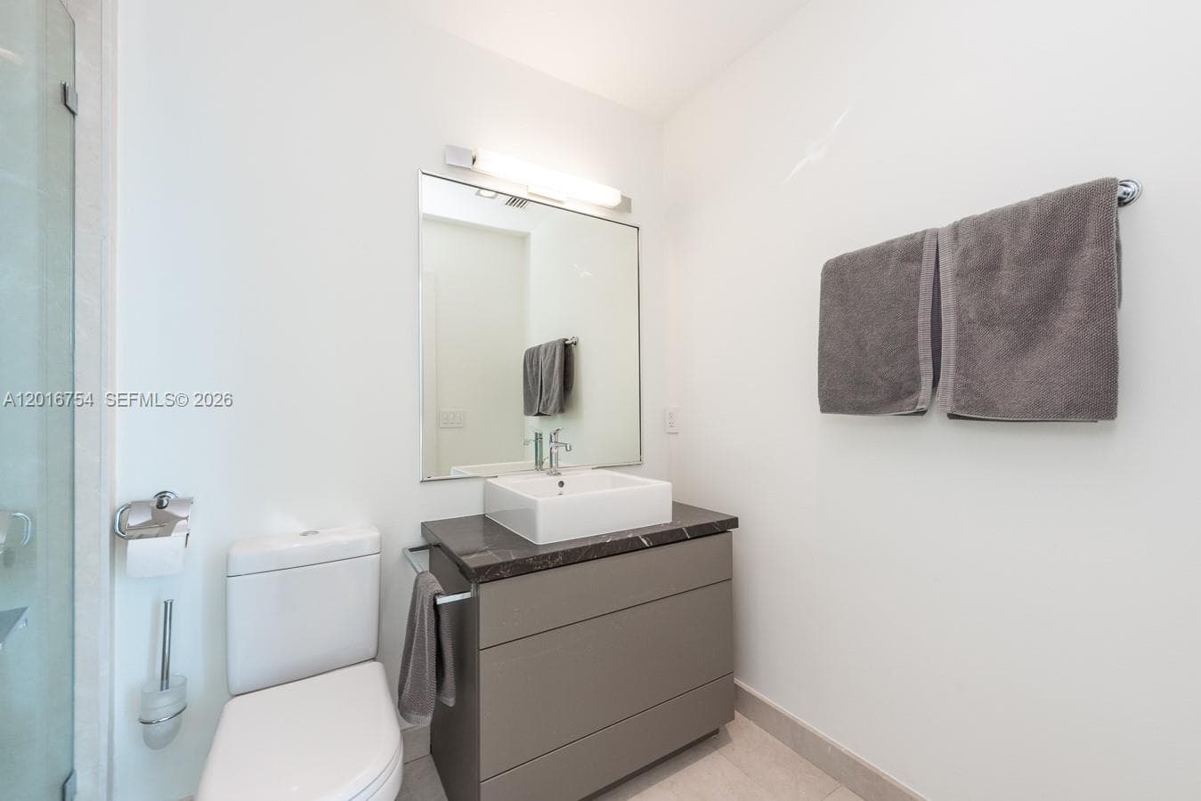 50 Pointe Dr 3302 photo 19