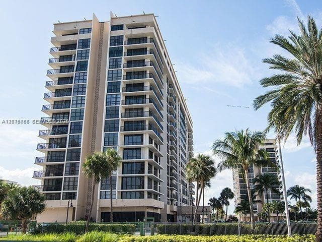 2049 Ocean Dr PH1 photo 1