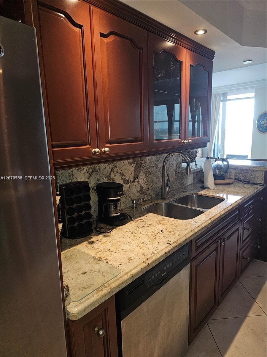2049 Ocean Dr PH1 photo 4