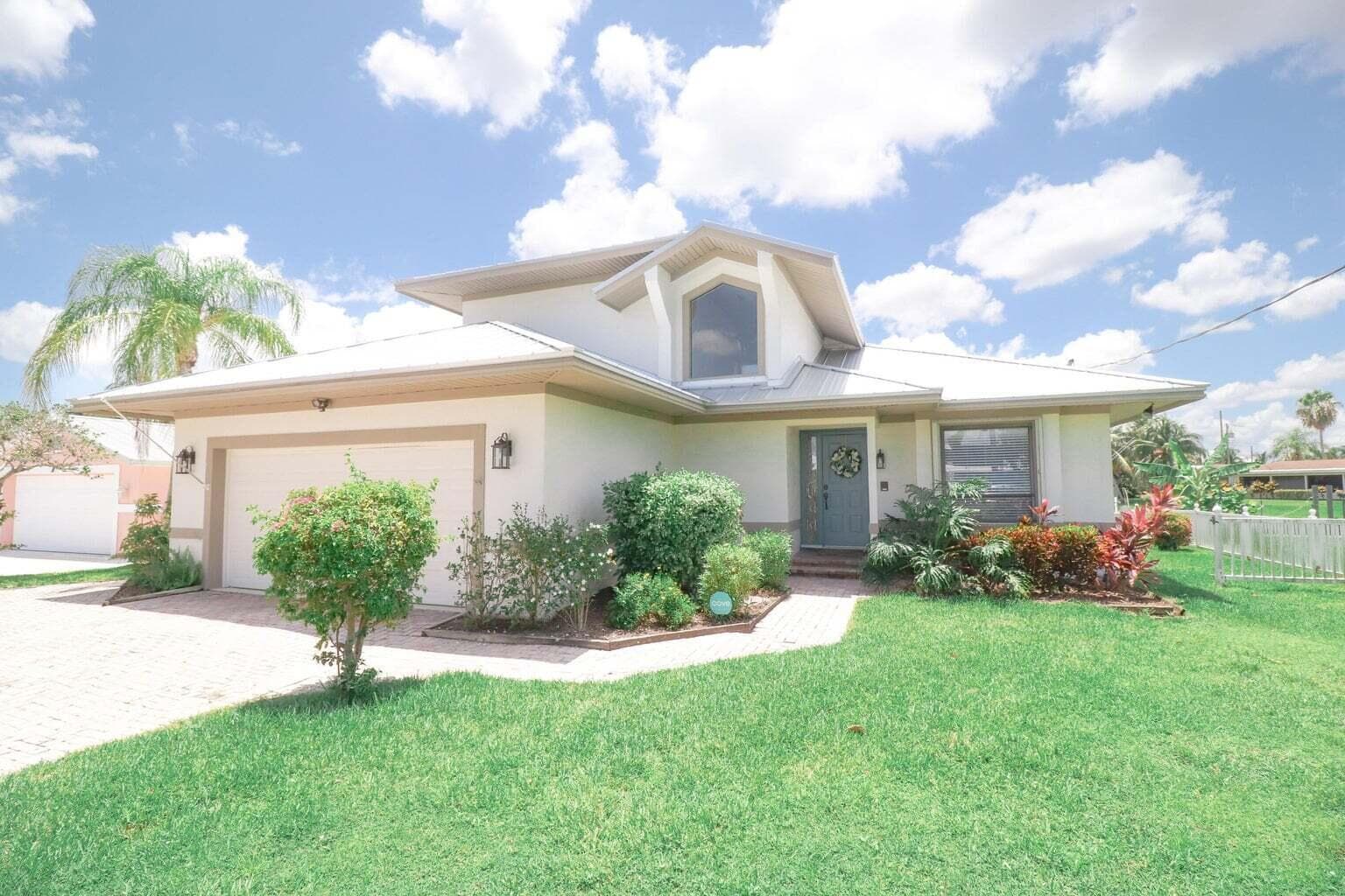 1694 SW Boatswain Place photo 1