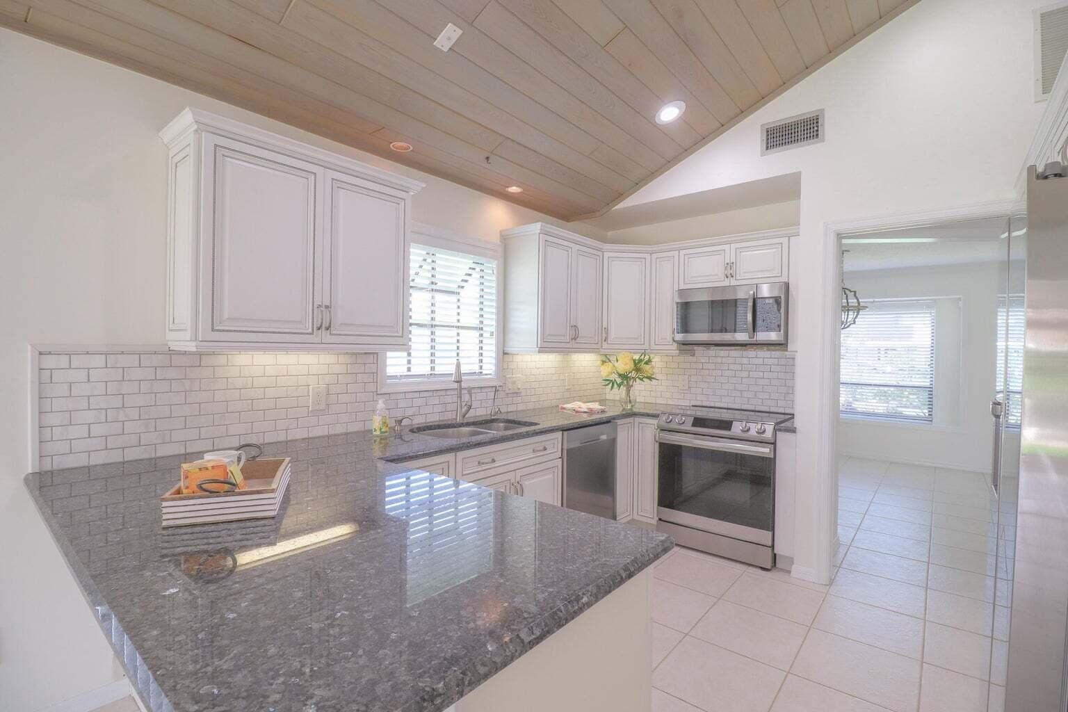 1694 SW Boatswain Place photo 18