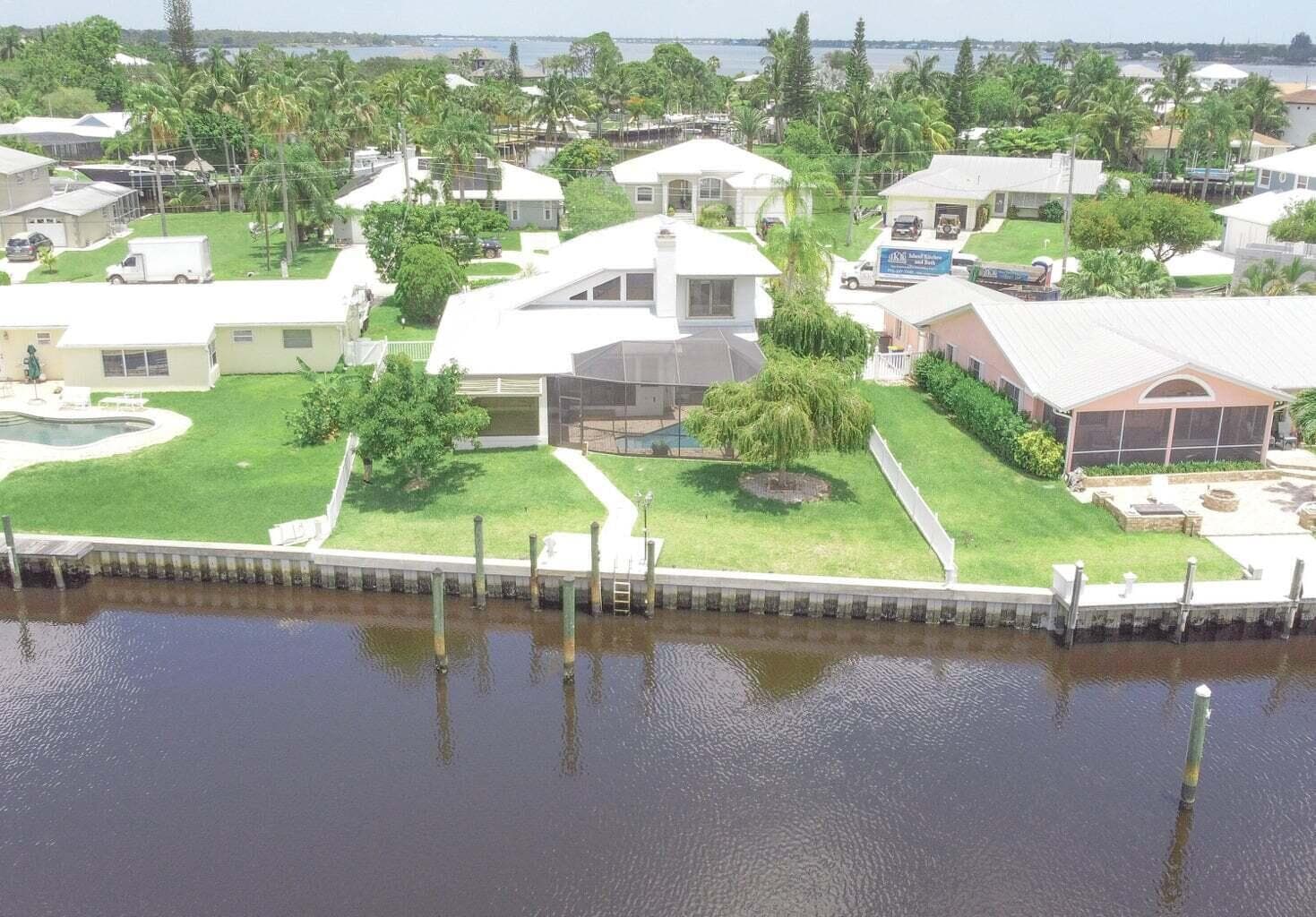 1694 SW Boatswain Place photo 4