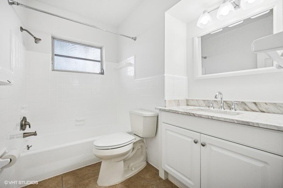 2433 NE 24th Street photo 23