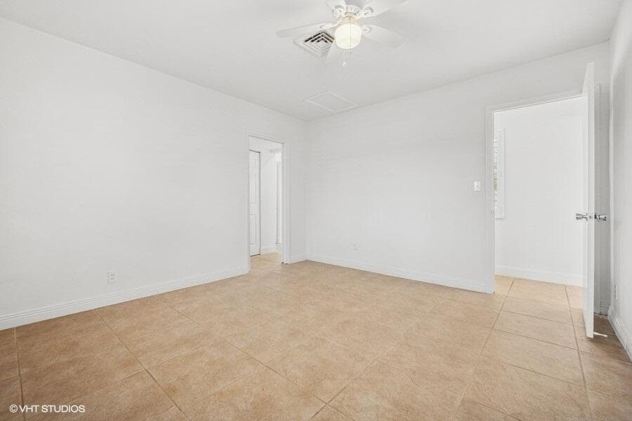 2433 NE 24th Street photo 22