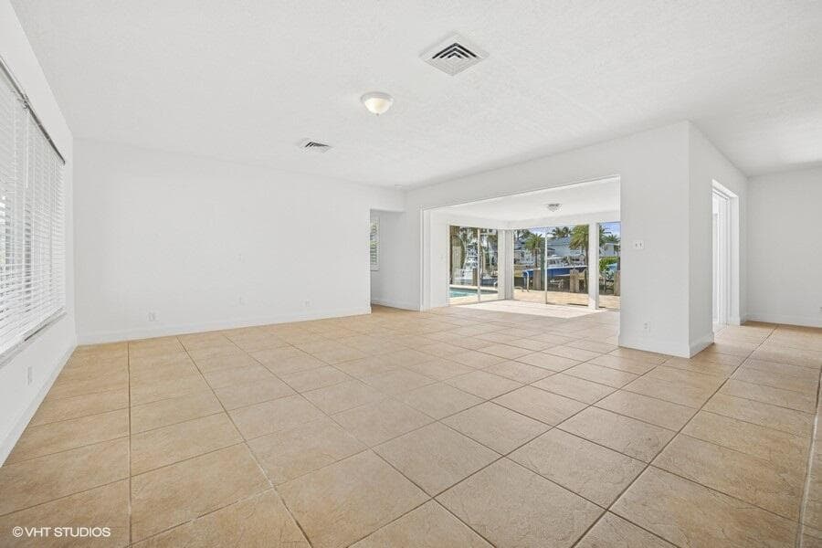 2433 NE 24th Street photo 20