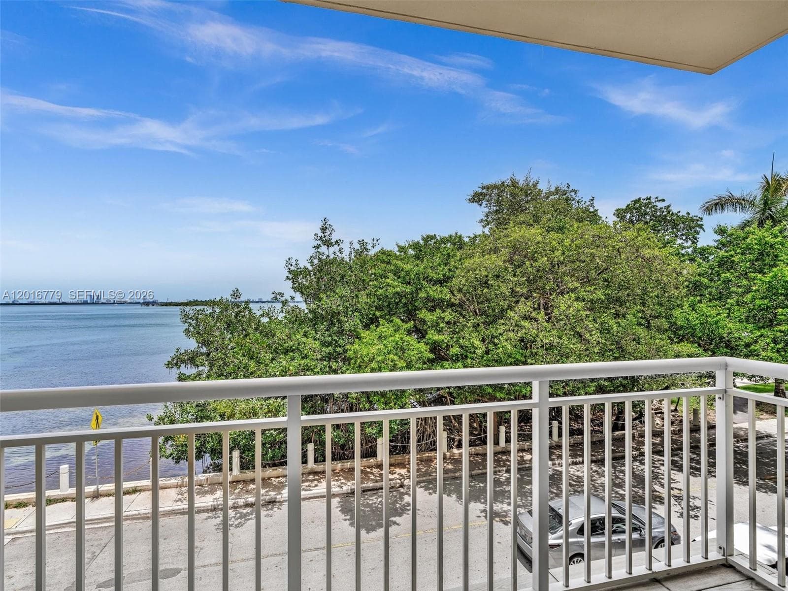 2000 N Bayshore Dr 220 photo 3