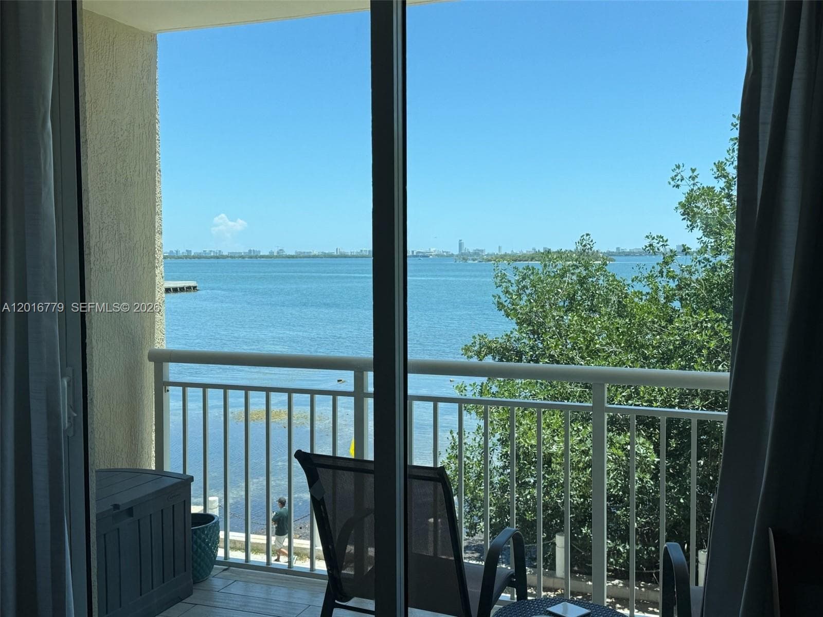 2000 N Bayshore Dr 220 photo 1