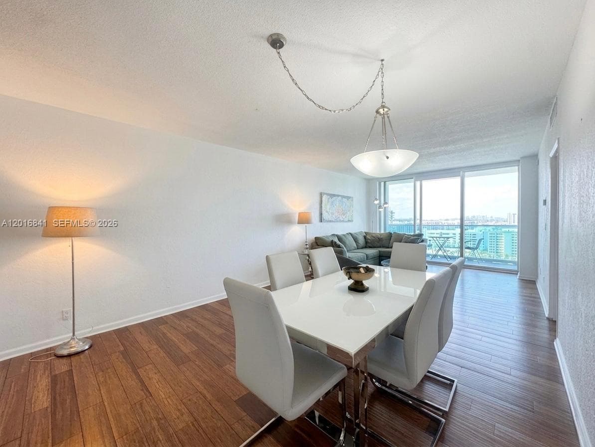 4001 Ocean Dr 16G photo 2