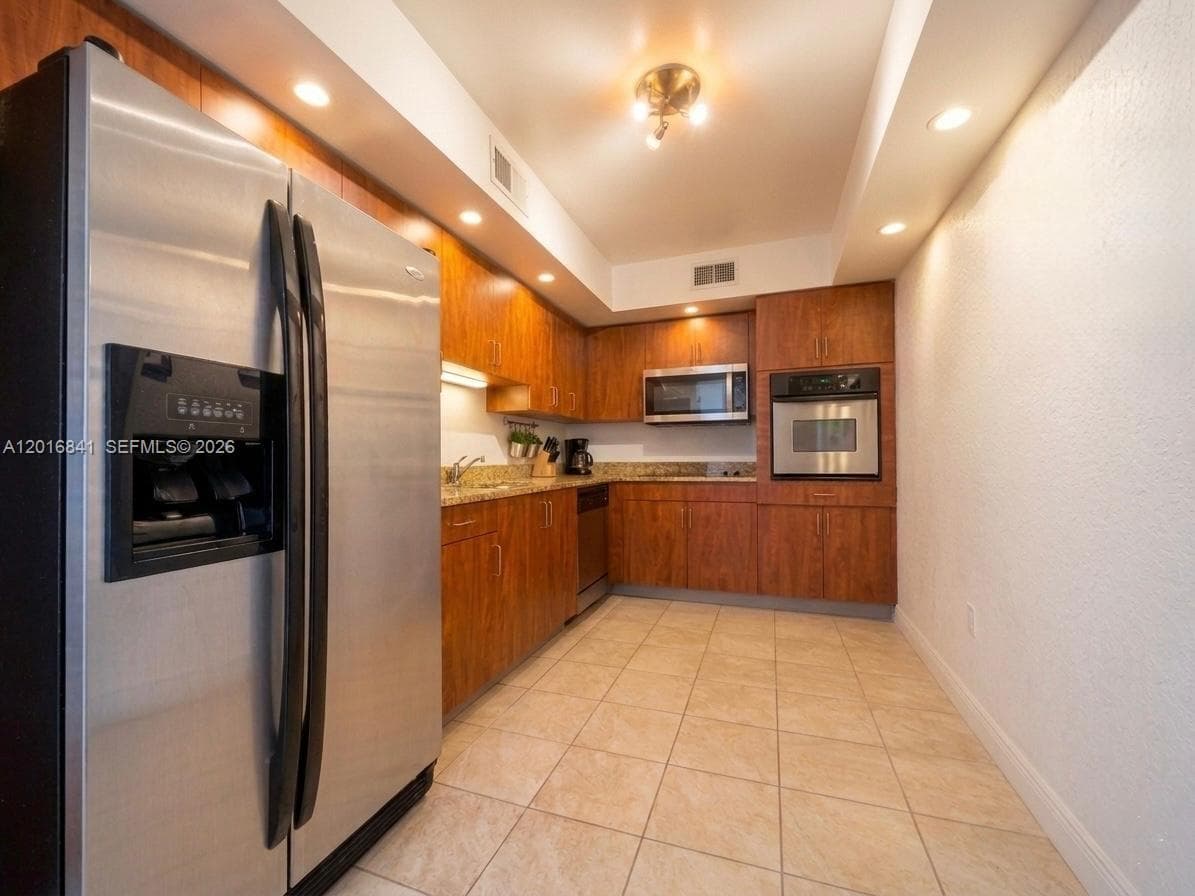 4001 Ocean Dr 16G photo 1