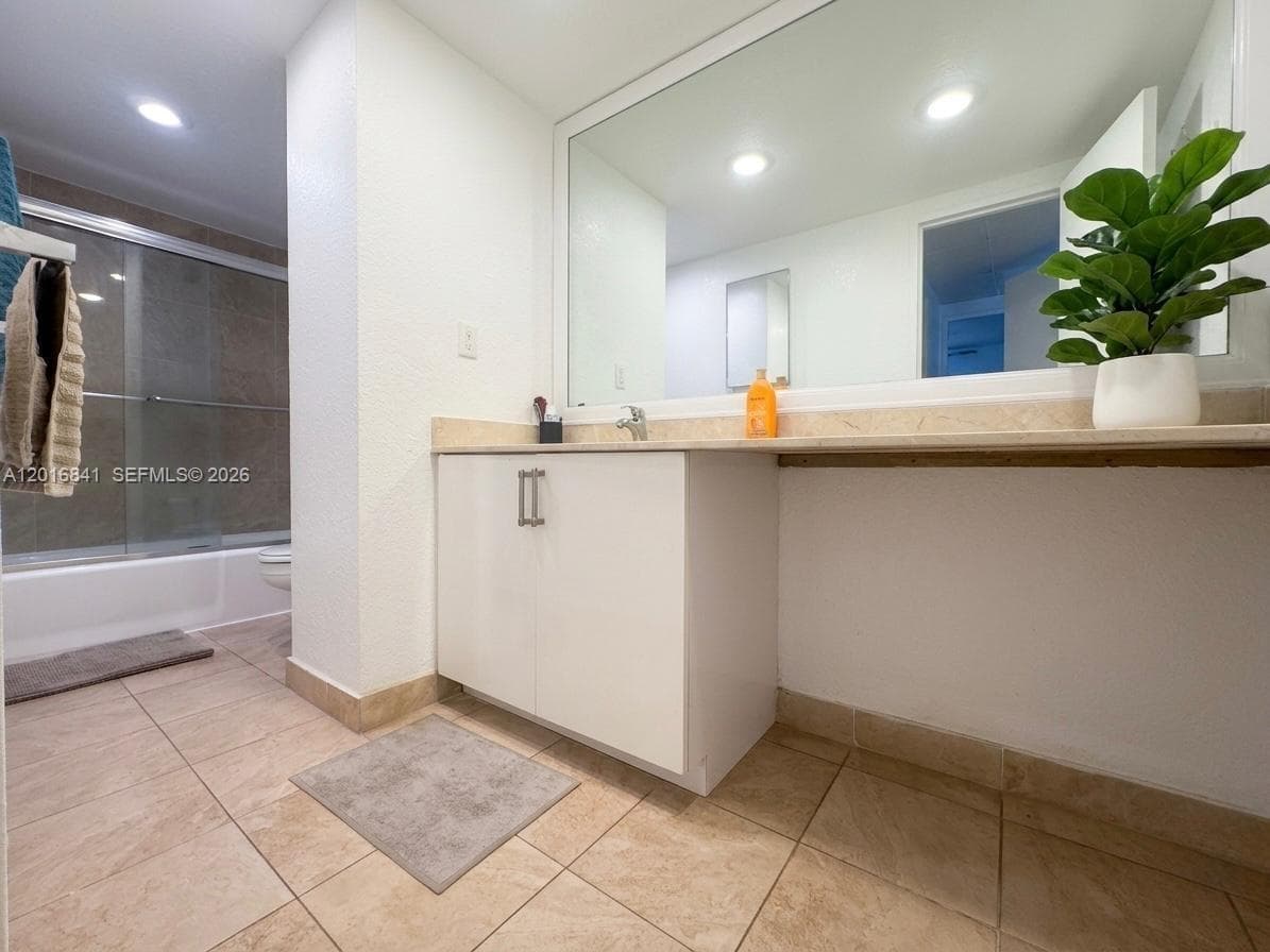 4001 Ocean Dr 16G photo 5