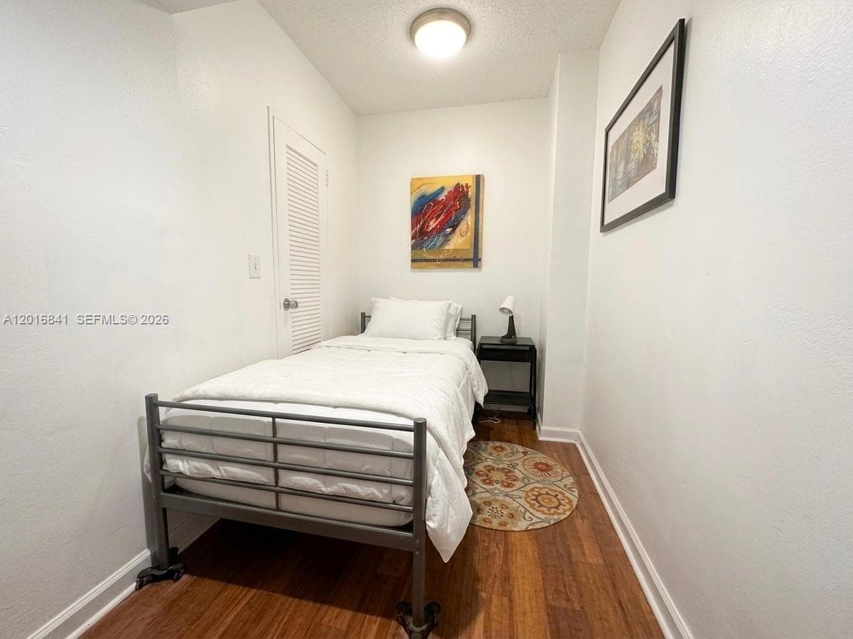4001 Ocean Dr 16G photo 4