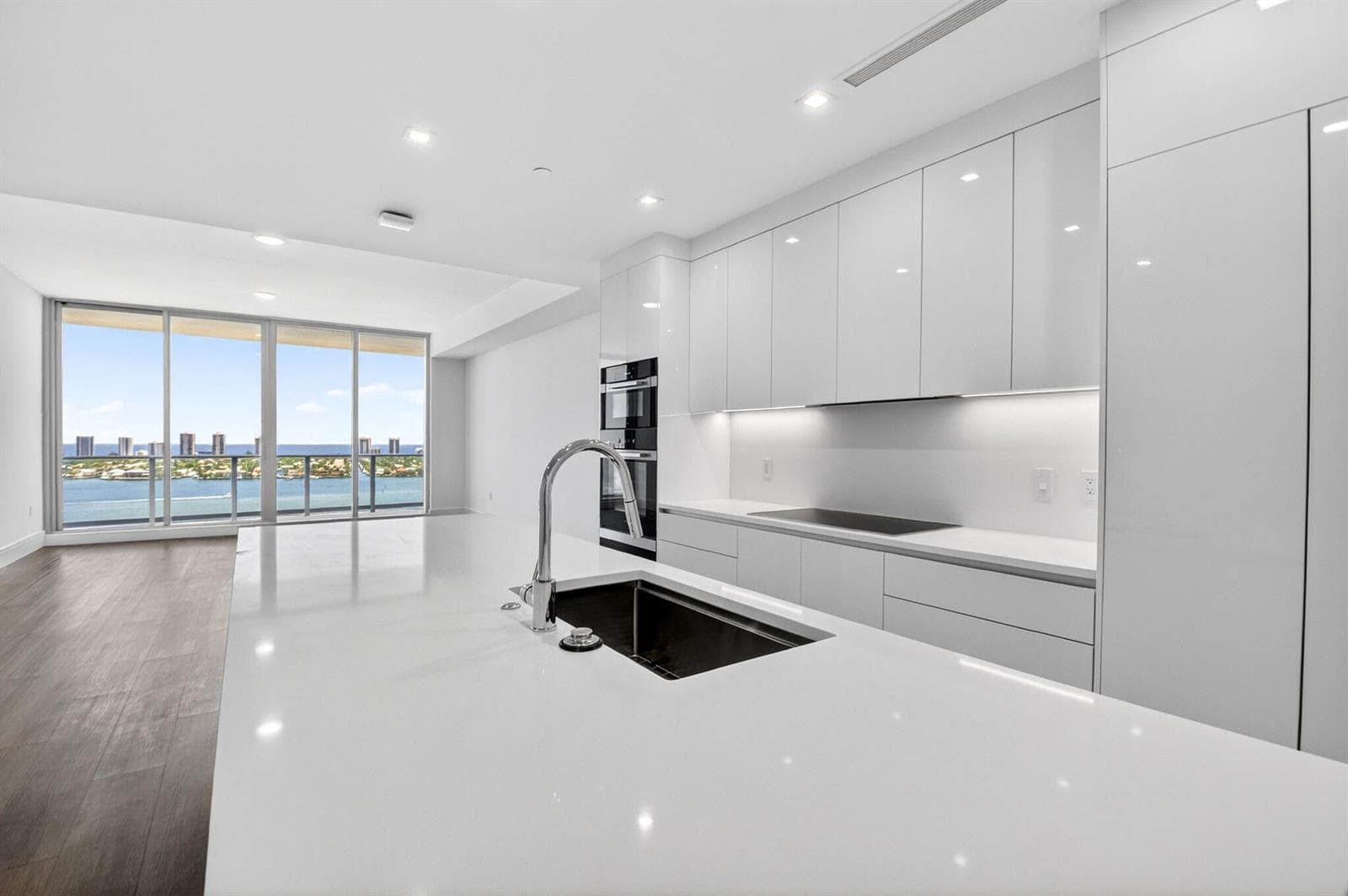 220 Lake Shore Drive 1808 photo 6