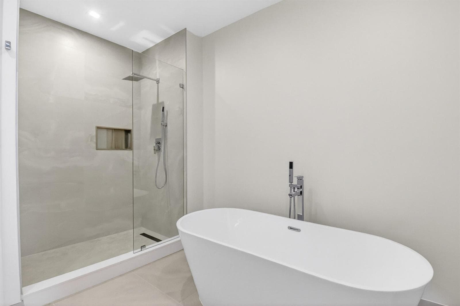 220 Lake Shore Drive 1808 photo 24