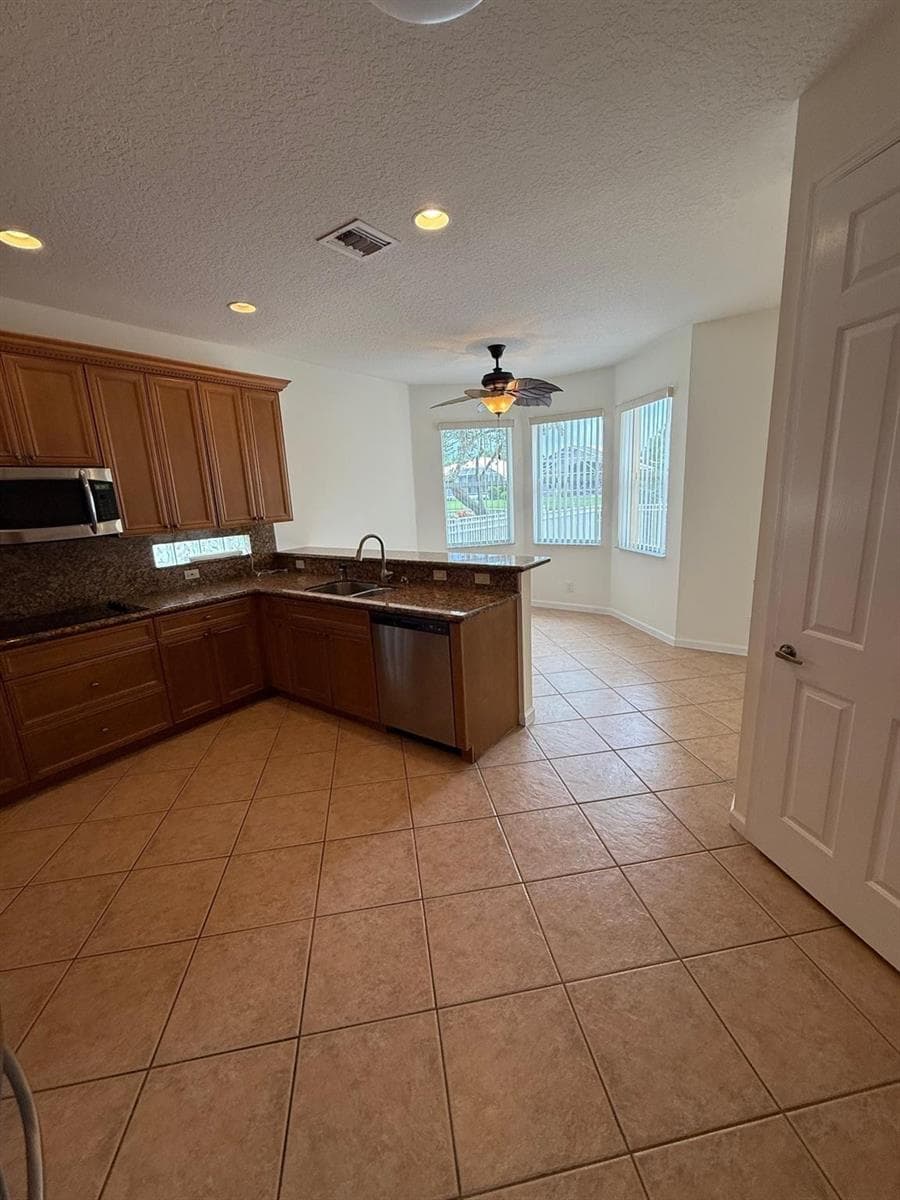 12039 Oakvista Drive photo 4
