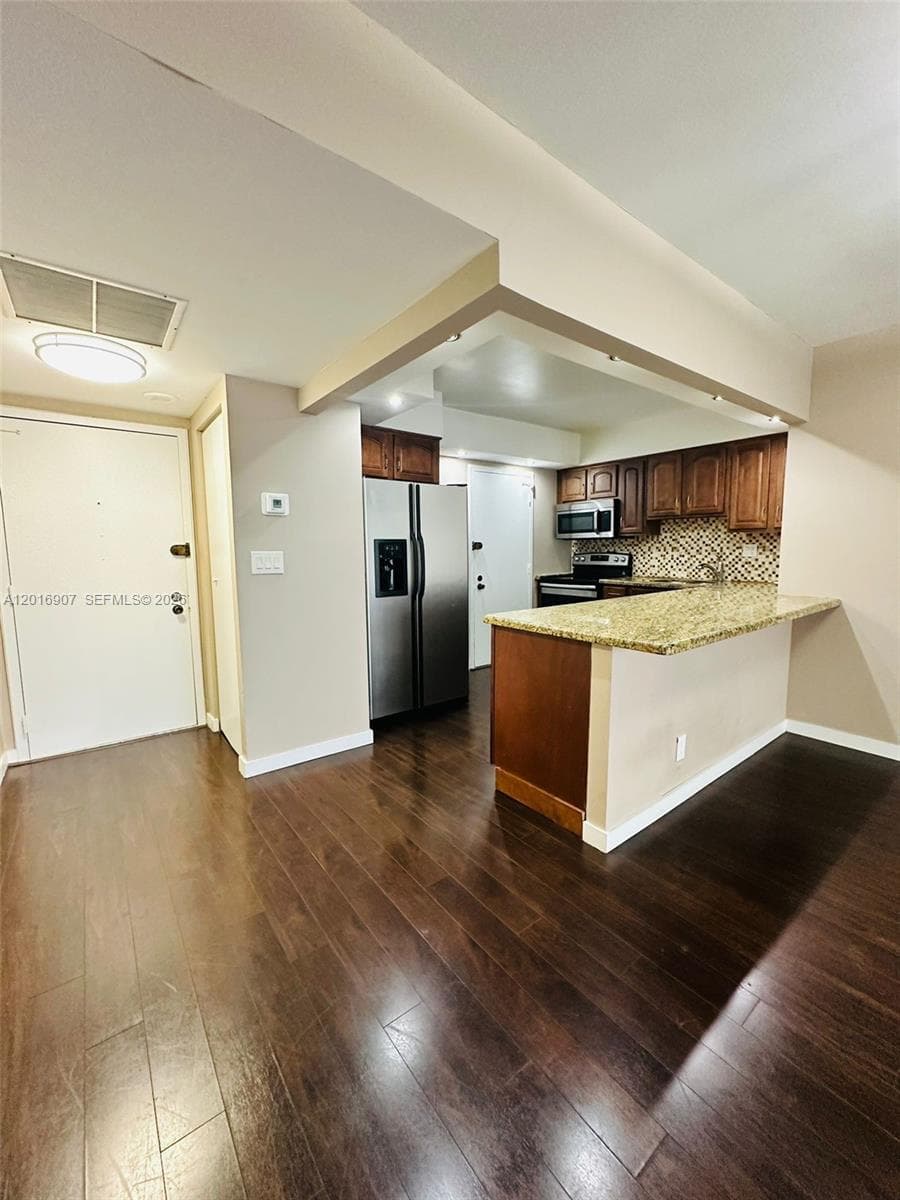 600 Three Islands Blvd 304 photo 2