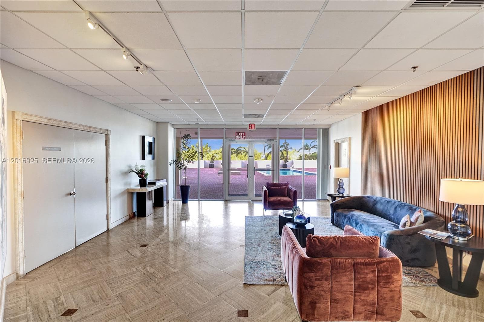 6422 Collins Ave 1402 photo 23