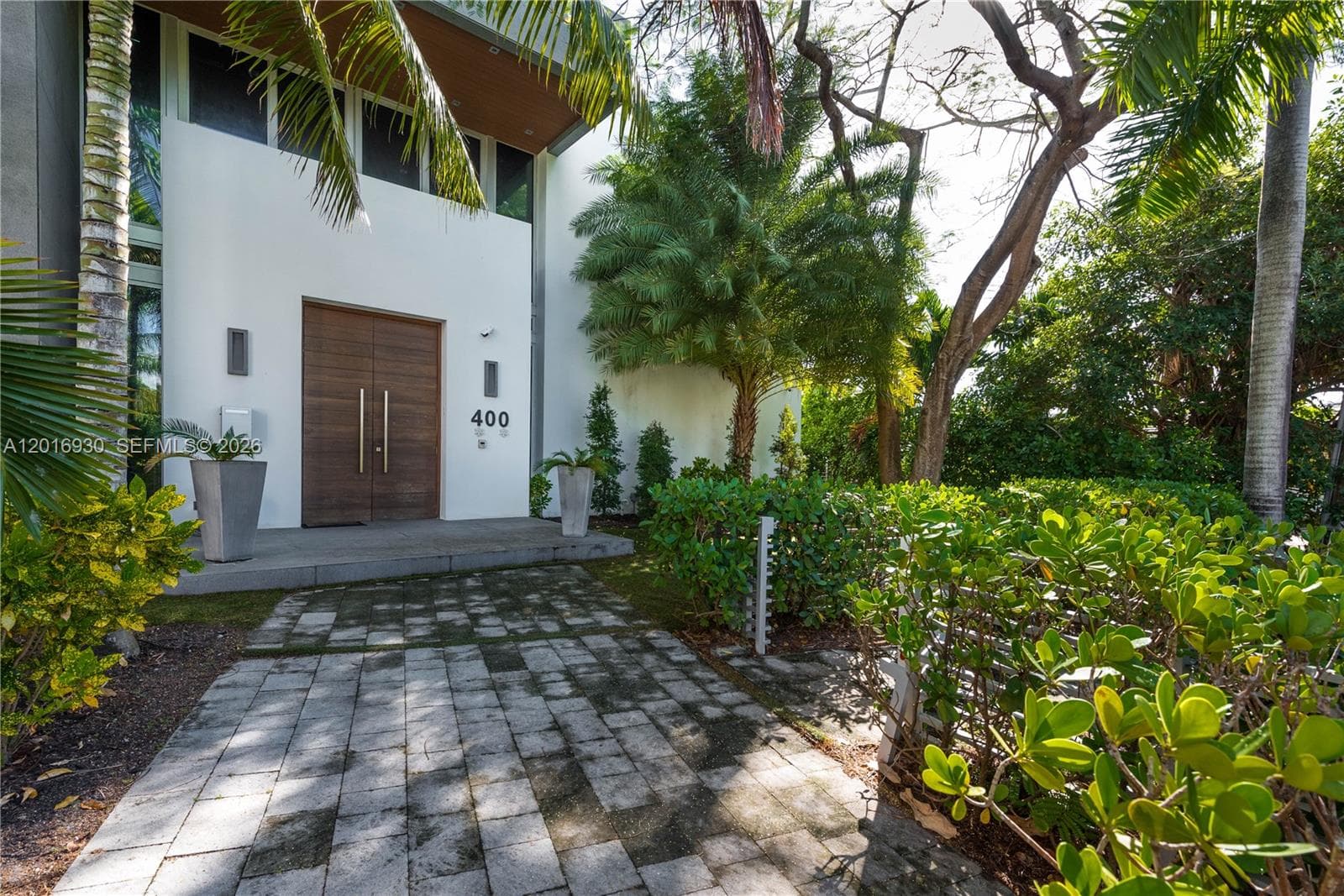 400 Tamarind Dr photo 2