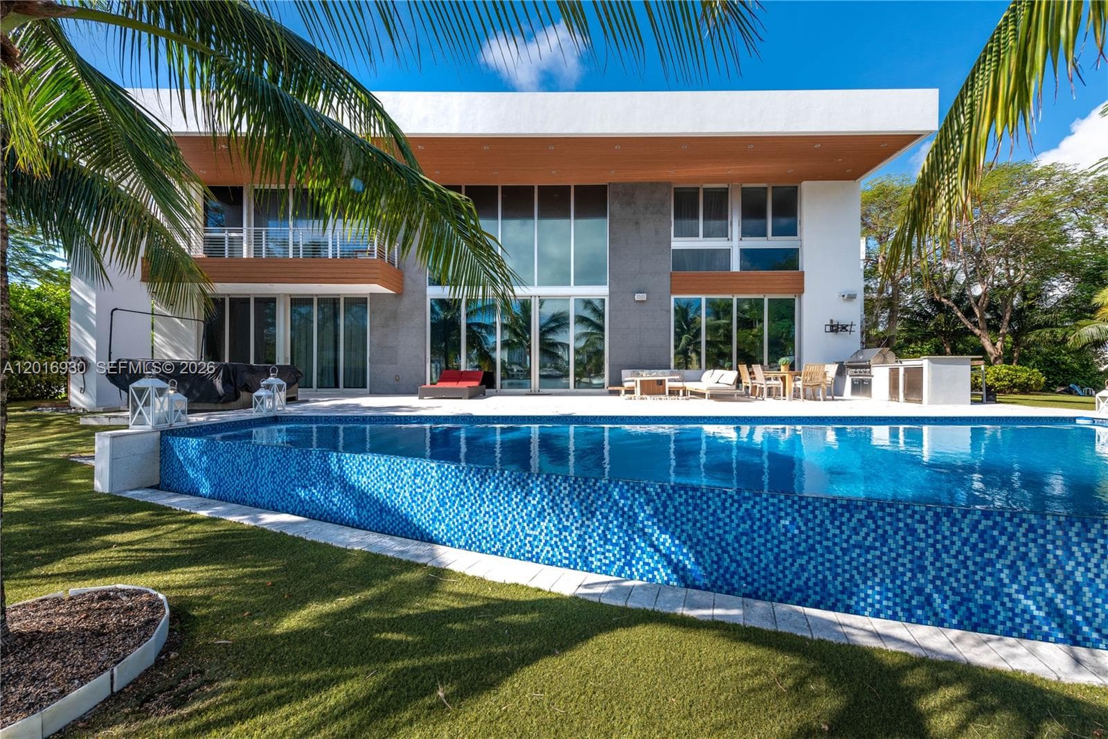 400 Tamarind Dr photo 6