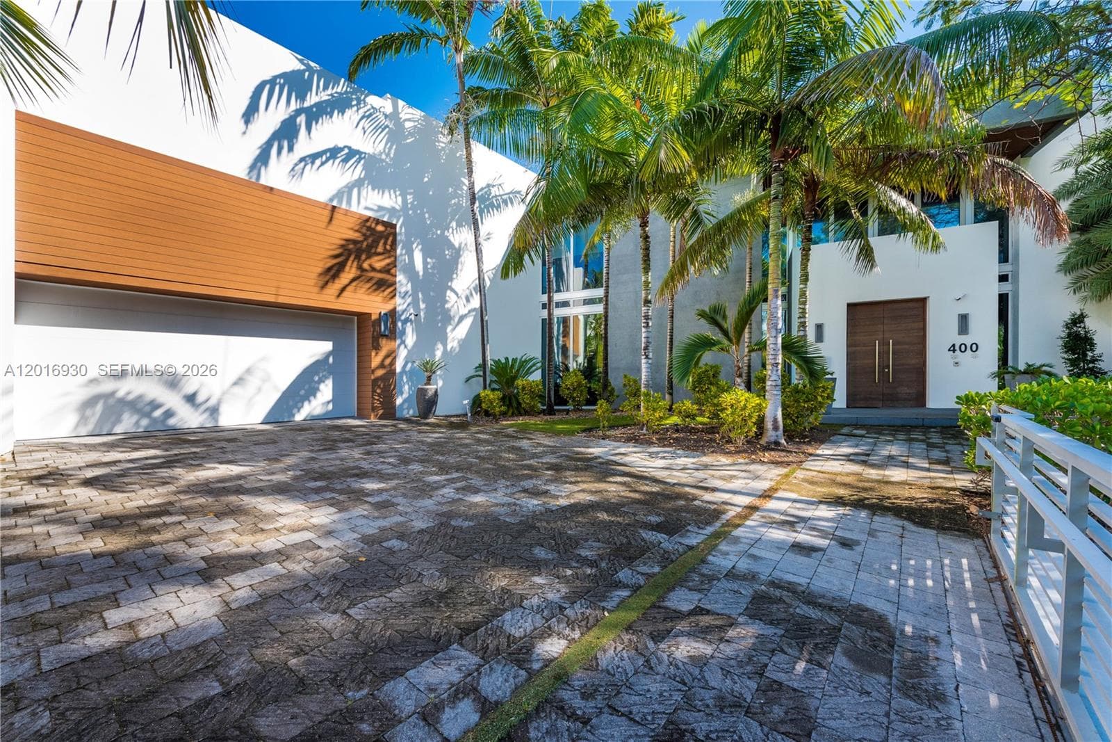 400 Tamarind Dr photo 3