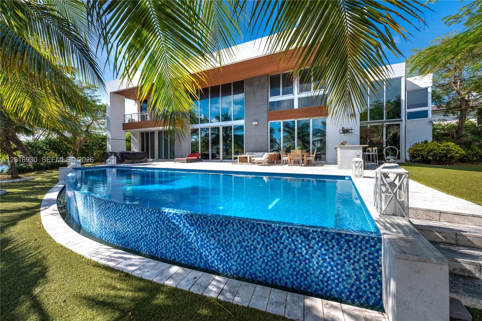 400 Tamarind Dr photo 1