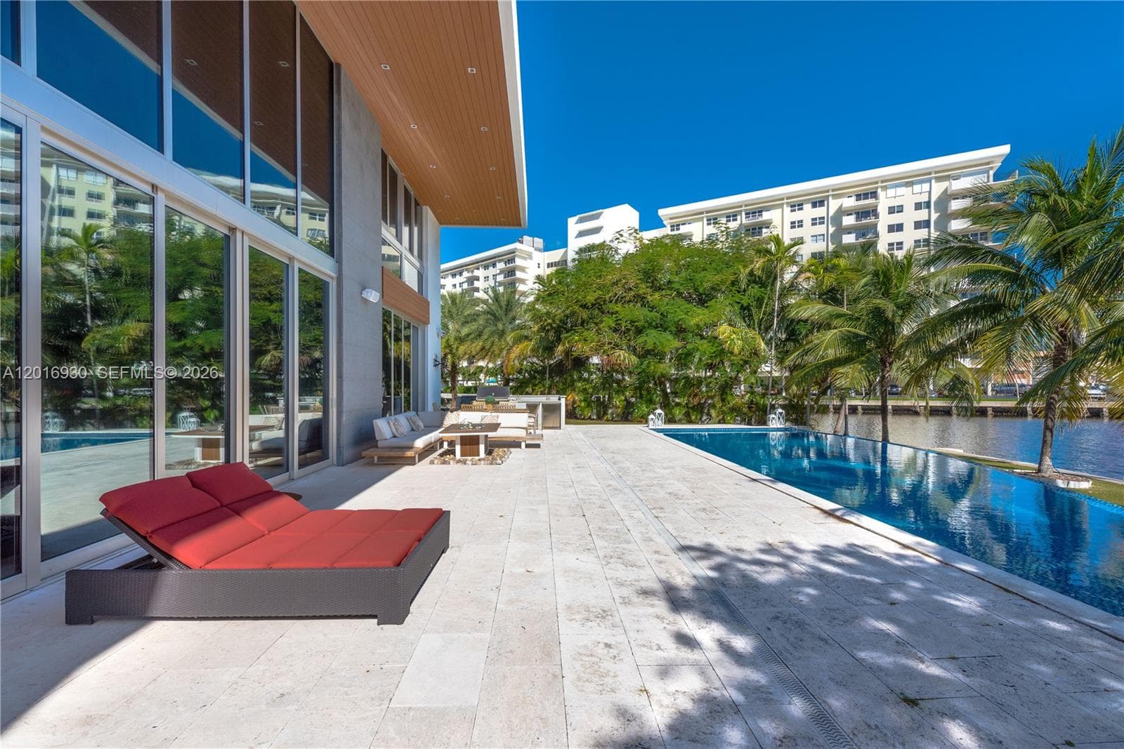 400 Tamarind Dr photo 5