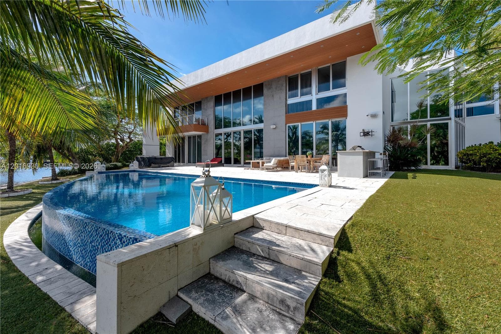 400 Tamarind Dr photo 10