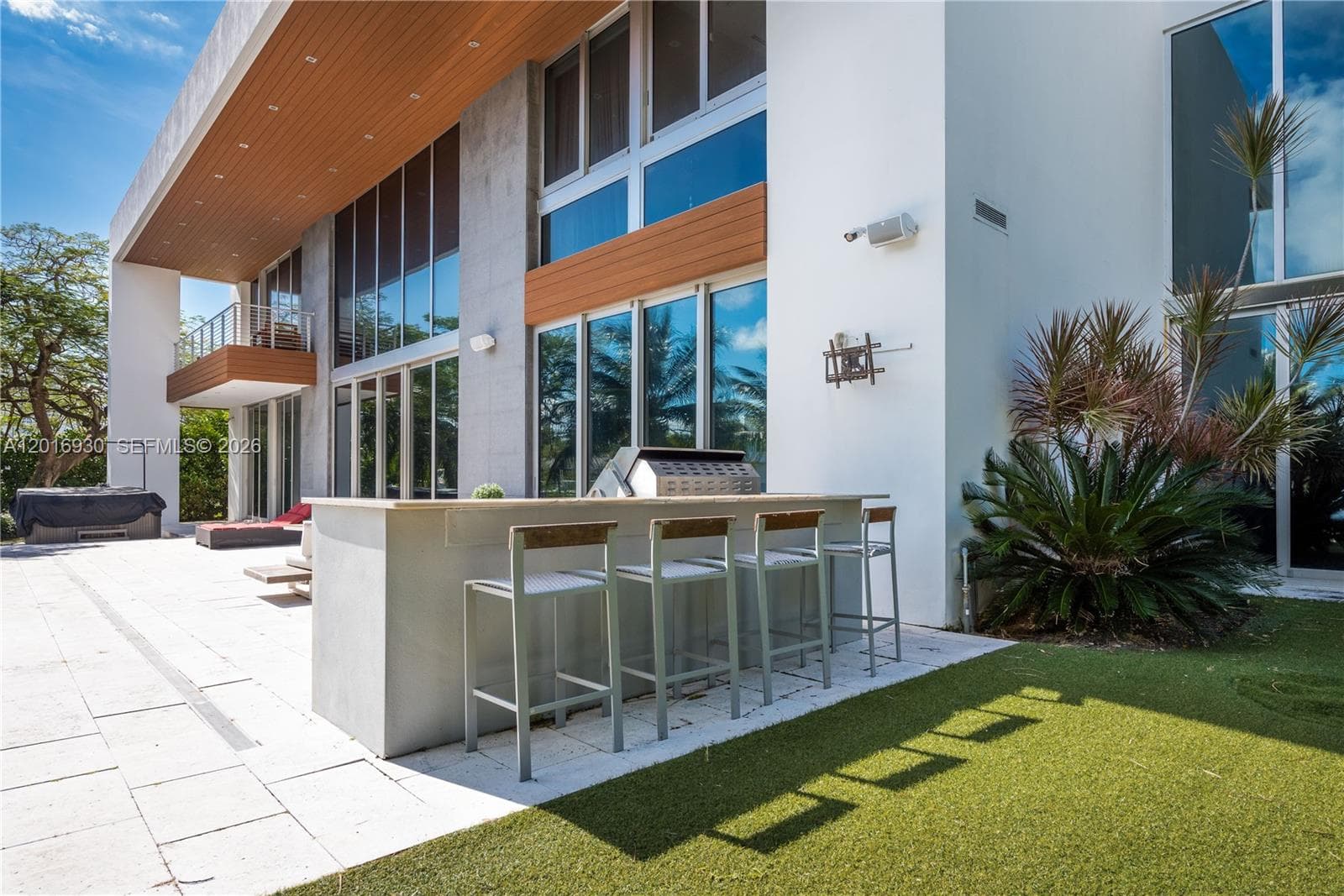 400 Tamarind Dr photo 11