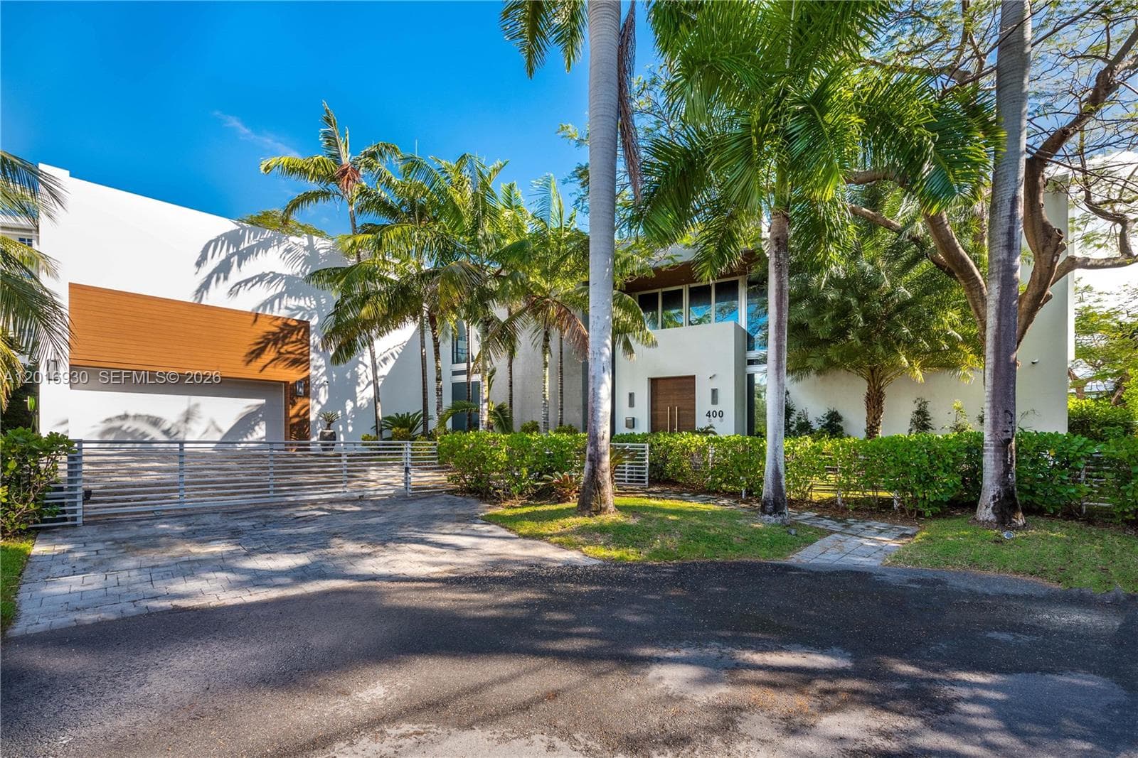 400 Tamarind Dr photo 4