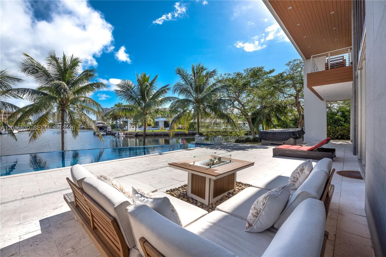 400 Tamarind Dr photo 8