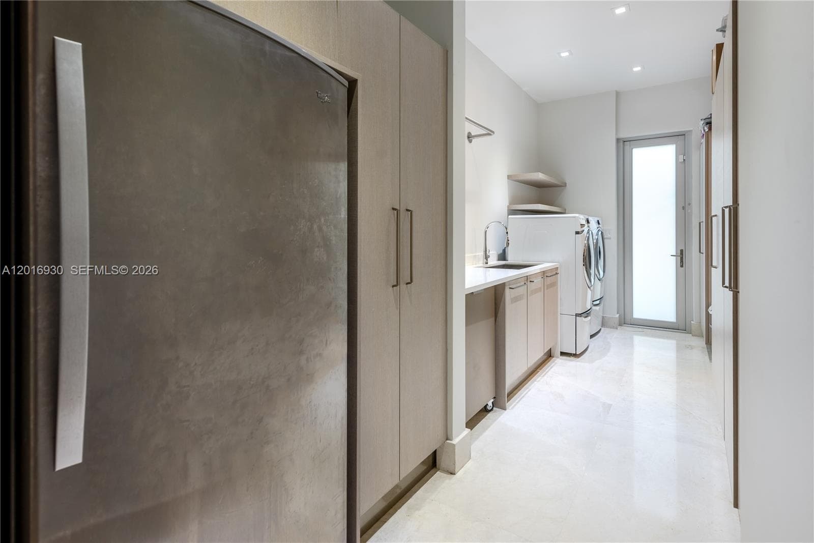 400 Tamarind Dr photo 25