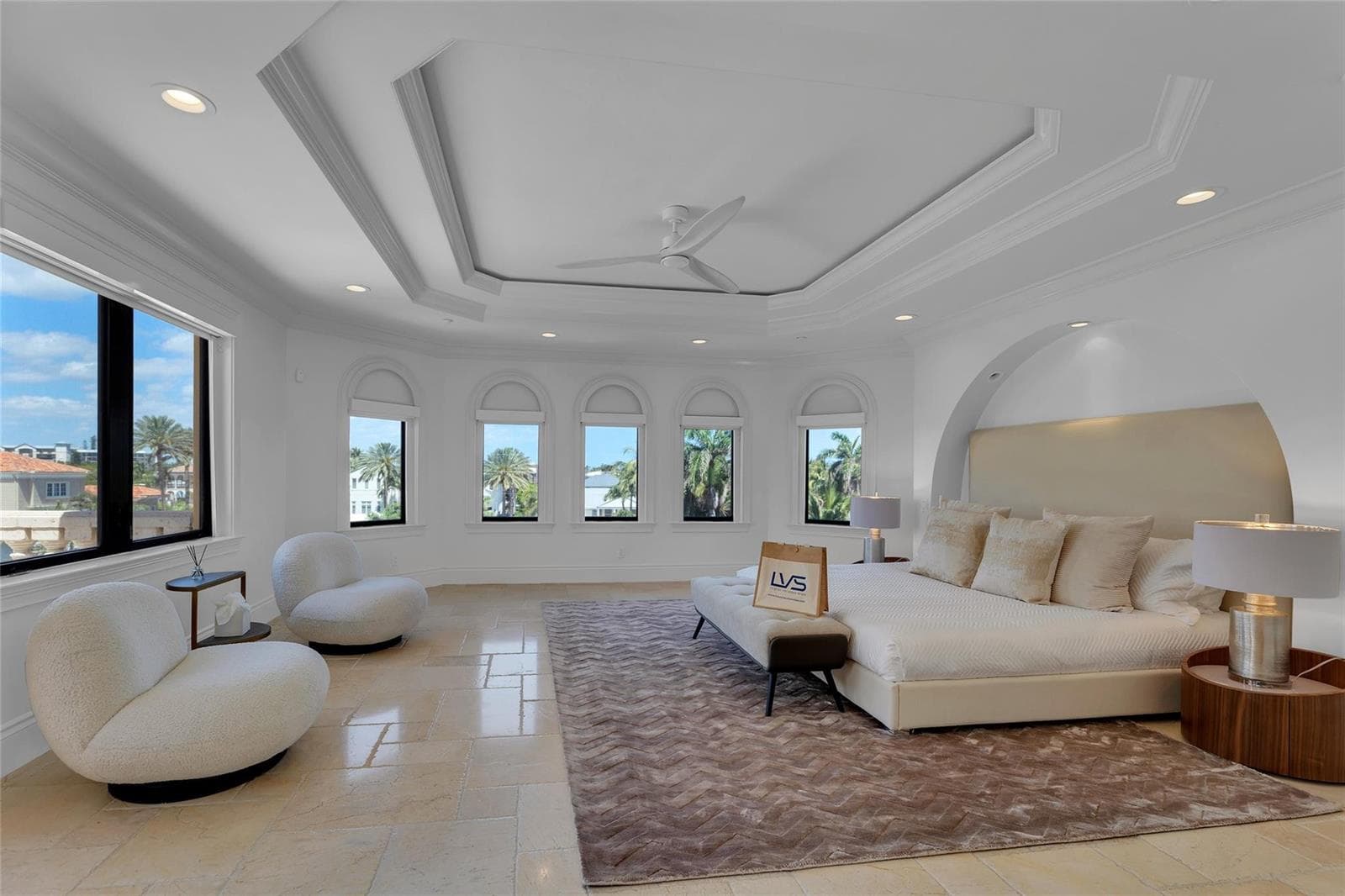 1011 Rhodes Villa Avenue photo 6