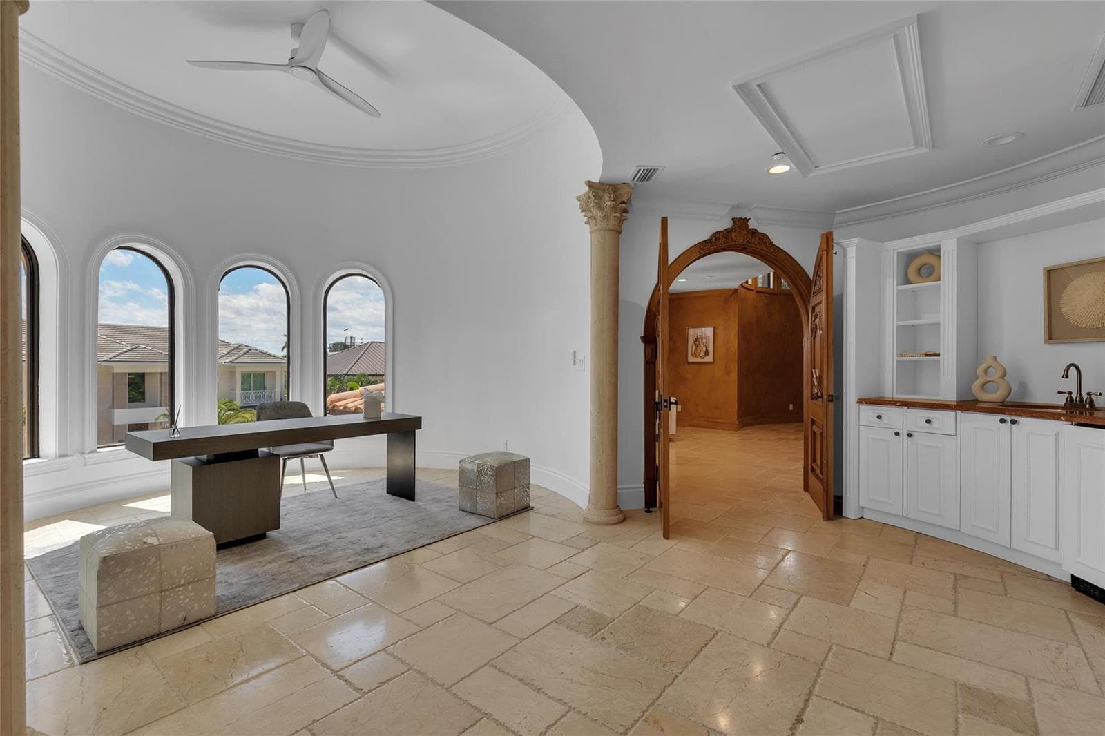 1011 Rhodes Villa Avenue photo 9