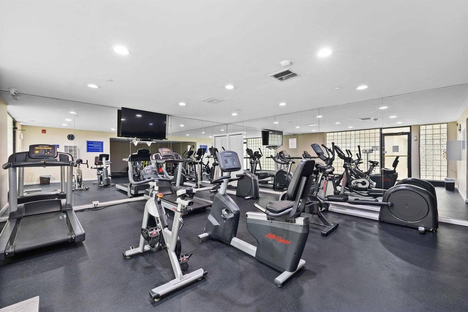 4000 N Ocean Drive 403 photo 14