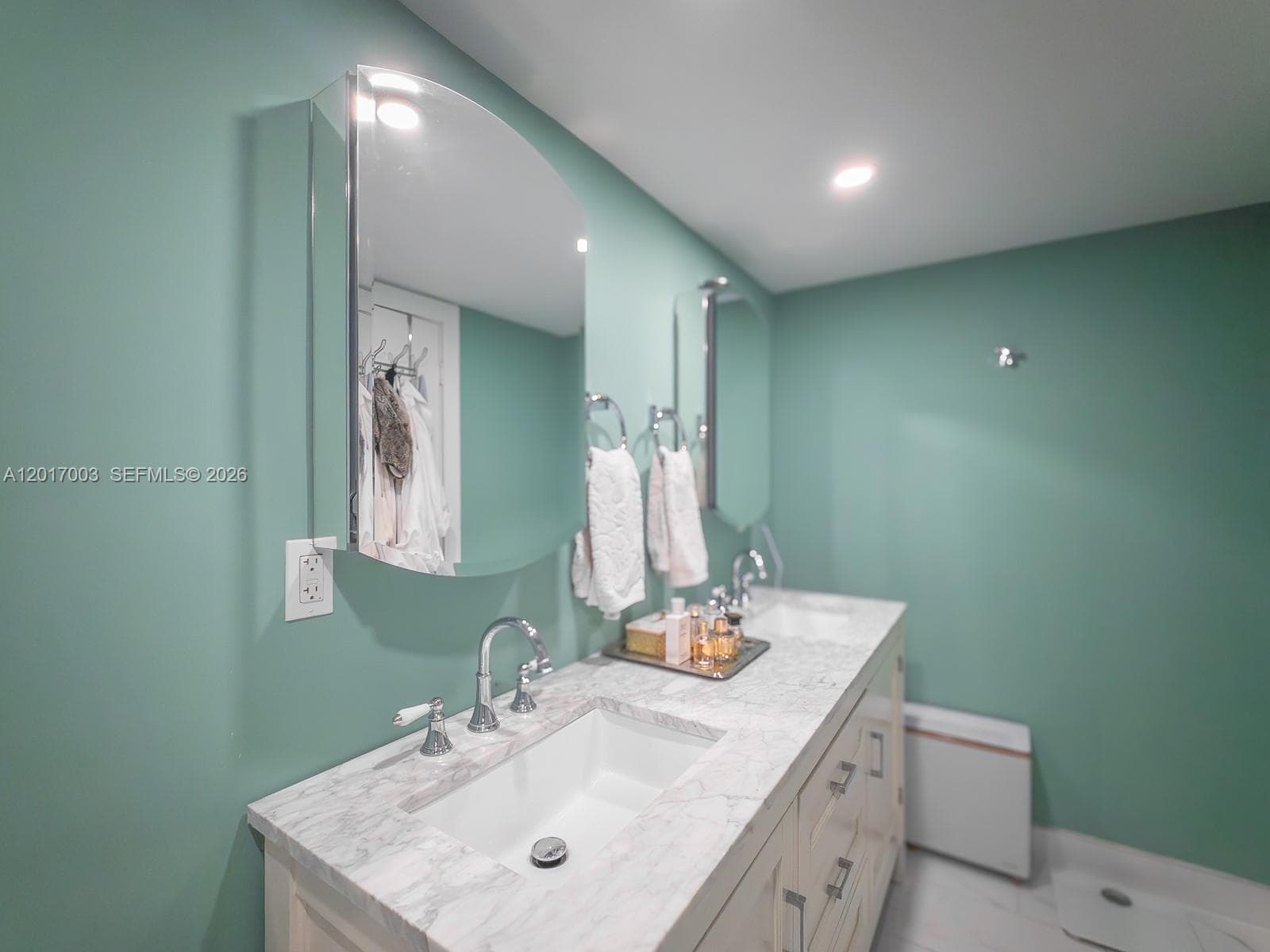 90 Edgewater Dr 114 photo 10
